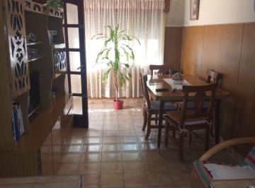 Casa de 3 ambientes, Barracas · Sobre Lote 8.66 X 20. 3 Amb. Fondo Jardin. Terraza.