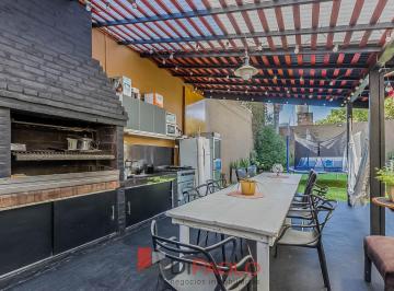Casa · 201m² · 5 Ambientes · 1 Cochera · Venta Casa 5 Ambientes con Jardin y Cochera en Jose León Suarez