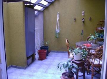 PH de 2 ambientes, Boedo · Impecable PH, con Patio, Casi Sin Expensas. Entrada Independiente!