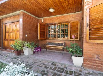 Casa · 92m² · 3 Ambientes · 2 Cocheras · Casa 3 Ambientes en Venta en Adrogue