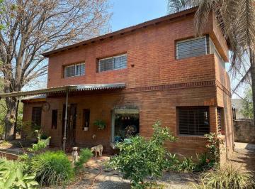 Casa · 396m² · 9 Ambientes · 2 Cocheras · Zona Comercial - Casa con Oficina - 615 m² Terreno - 3 Dorm