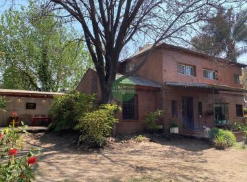 Casa · 396m² · 9 Ambientes · 2 Cocheras · Frente Plaza Villa Allende - Casa con Oficina - 615 m² Terreno - 3 Dorm - Casa Venta Villa Allende