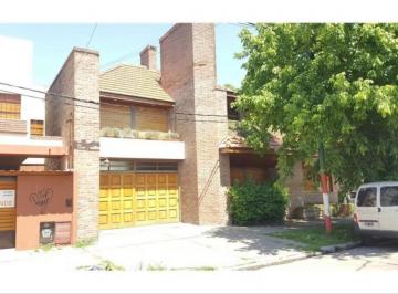 Casa · 300m² · 5 Ambientes · 2 Cocheras · Casa en Venta en La Plata