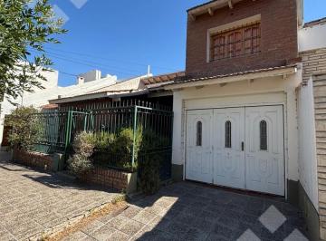 Casa · 160m² · 4 Ambientes · 1 Cochera · Venta Casa 3 Dorm. - Centro, Neuquen Capital