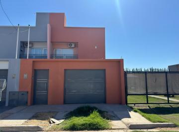 Casa · 150m² · 5 Ambientes · 1 Cochera · Casa Amoblada en Alquiler, Neuquén Capital