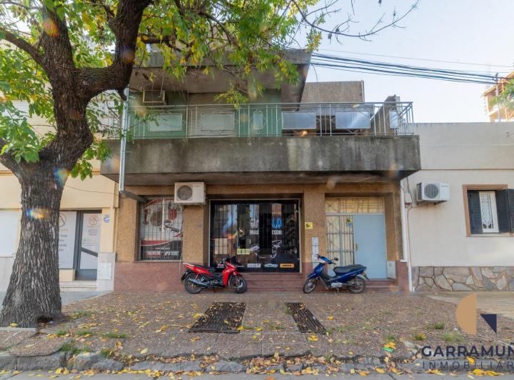 Casa · 244m² · 7 Ambientes · 1 Cochera