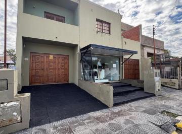 Casa · 236m² · 3 Ambientes · 2 Cocheras · Casa con Local Comercial y Depto en Villa Allende - Centro