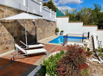Casa de 5 ambientes, Salta · Casa con Jardin y Piscina - Tres Cerritos - Salta.