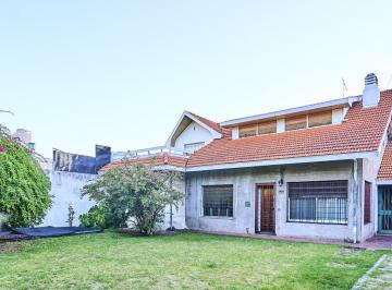 Casa · 250m² · 7 Ambientes · 2 Cocheras · Venta en Casa 7 Ambientes con Quincho, Playroom y Doble Terreno en Villa Ballester