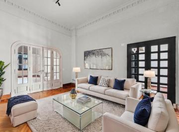 Casa · 335m² · 5 Ambientes · 1 Cochera · Hermosa Casa de 5 Amb en La Mejor Zona Residencial de Embajadas