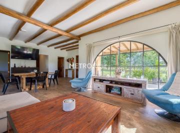 Casa · 150m² · 4 Ambientes · 2 Cocheras · Casa en Venta Sobre Lote de 1 Hectarea en Loma Escondida, Open Door