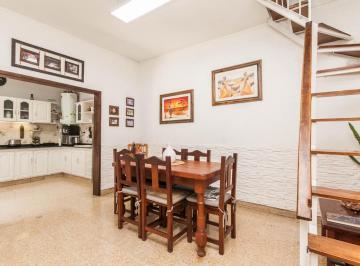 PH · 81m² · 4 Ambientes · PH con Patio, Quincho y Parrilla en Banfield! Apto Credito