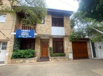 Casa · 307m² · 6 Ambientes · 2 Cocheras · Casa en Excelente Estado. 2 Plantas