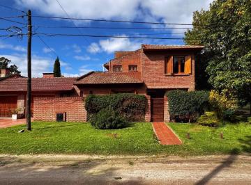 Casa · 206m² · 4 Ambientes · 3 Cocheras · Venta de Casa 4 Ambientes con Parque - Barrio La Florida