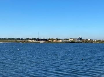 Terreno · 947m² · Lote en Venta Al Lago Central en El Barrio Puentes, Nordelta