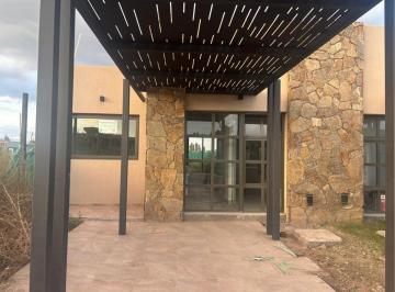 Casa · 75m² · 3 Ambientes · 1 Cochera · Casa en Alquiler, Barrio Privado, Lujan de Cuyo.