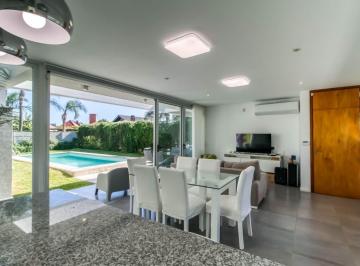 Casa · 115m² · 3 Ambientes · 1 Cochera · Casa Venta Villa del Plata. 2 Dorm., Parque