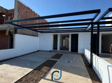 Casa · 83m² · 4 Ambientes · 2 Cocheras · Duplex en Venta Solares de Manantiales