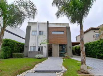 Casa de 10 ambientes, Berazategui · Casa en Venta en Altos de Hudson 2