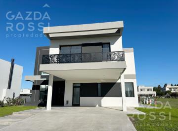Casa · 195m² · 6 Ambientes · 2 Cocheras · Hermosa Casa a Estrenar en Terralagos