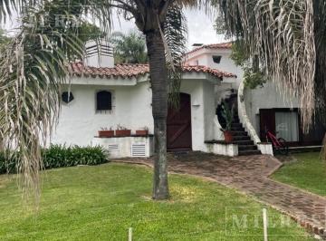 Casa · 200m² · 5 Ambientes · 1 Cochera · Casa en Alquiler Anual en Olivos Golf Club
