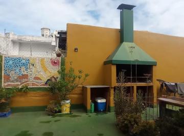 Casa · 124m² · 3 Ambientes · Venta Cerca del Río: Bloque de 3 PH Refaccionados con Terraza y Parrilla