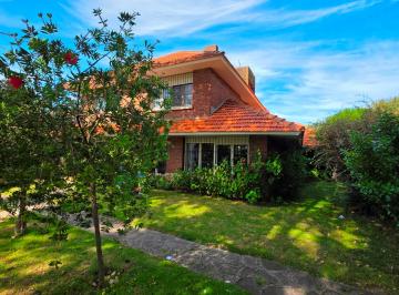 Casa de 8 ambientes, Mar del Plata · En Venta Chalet de 8 Ambientes con Parque y Pileta. Pinos de Anchorena.