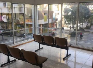 Oficina comercial · 100m² · 6 Ambientes · Oficina en Pleno Centro de Cordoba. 100 m² Cub 3 Privados 2 Baños, Recepcion y Salda de Espera