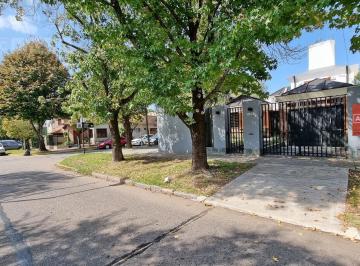Casa · 270m² · 4 Ambientes · 2 Cocheras · Casa en Alquiler de 3 Dorm. con Pileta en Lomas Jockey, San Isidro
