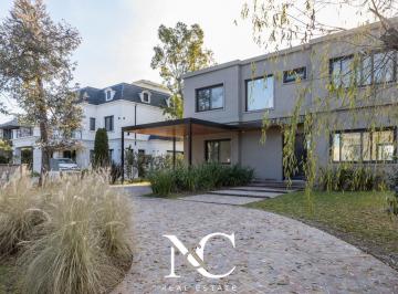 Casa · 282m² · 5 Ambientes · 2 Cocheras · Casa en Venta en Saint Thomas Este