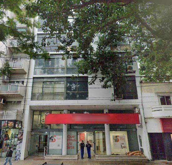 Local comercial · 587m²