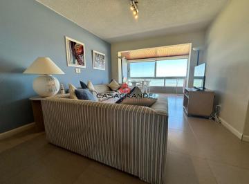 Departamento · 75m² · 3 Ambientes · 1 Cochera · Playa Brava