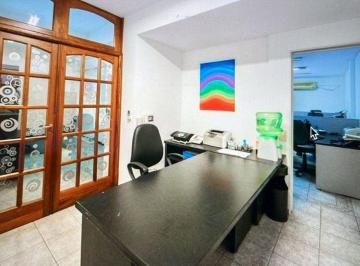 Oficina comercial · 90m² · Oficina de 2 Ambientes con Patio en Villa Urquiza