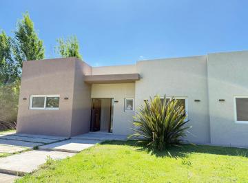 Casa · 177m² · 4 Ambientes · 2 Cocheras · Casa en Venta 3 Dorm. Club de Campo Casuarinas Pilar Apto Credito