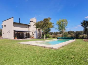 Casa · 114m² · 3 Ambientes · 1 Cochera · Venta Casa 3 Ambientes con Jardin y Pileta Aero Country Club