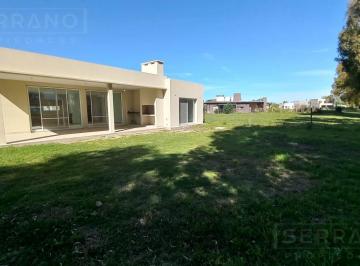 Casa · 153m² · 4 Ambientes · 2 Cocheras · Venta Casa de 4 Ambientes en Santa Emilia, Pilar del Este