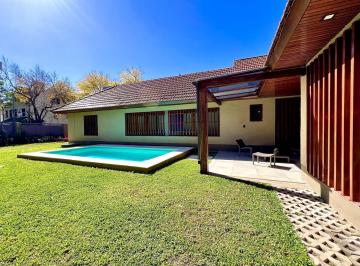 Casa · 290m² · 5 Ambientes · Divina Casa en Venta, 2 Plantas, Jardín y Pileta - Martínez