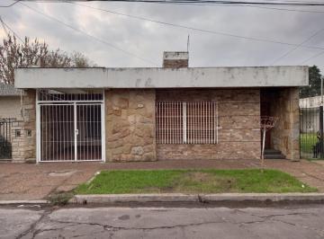 Casa de 3 ambientes, Morón · Casa de 3 Ambientes con Jardín en Castelar