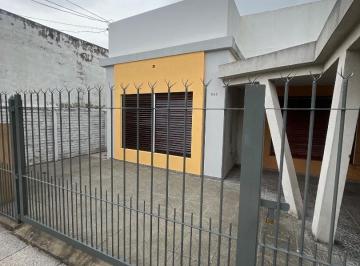Casa · 60m² · 3 Ambientes · 1 Cochera · Casa PH en Alquiler en Merlo Norte
