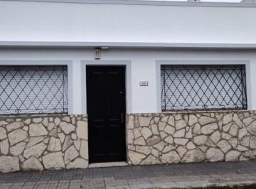 Casa · 60m² · 2 Ambientes · Casa en Venta de 2 Amb con Jardín y Parrilla - Wilde