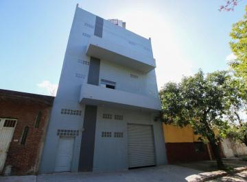 Bodega-Galpón · 406m² · Excelente Galpón en Tres Plantas Villa Lugano