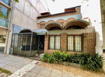 Casa · 220m² · 4 Ambientes · 1 Cochera · Venta de Chalet en Nuñez! Excelente Ubicación!