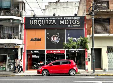 Local comercial , Caballito · Local Doble Altura Sobre Lote Propio de 7.80 X 17 con Entrepiso y Baños