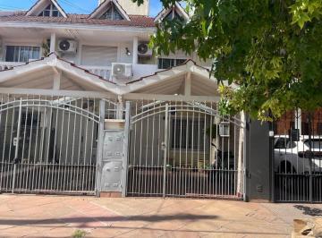 Casa de 4 ambientes, La Matanza · Excelente Triplex 4 Amb. con Cochera en Ramos Mejia