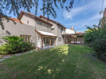 Casa · 318m² · 7 Ambientes · 4 Cocheras · Casa en Venta en Olivos, 4 Dorm., Jardín, Actualizada.