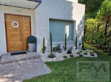 Casa · 180m² · 4 Ambientes · 3 Cocheras · Casa Moderna en Venta Country Banco Provincia de Bs. As.