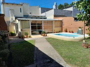 Casa · 74m² · 5 Ambientes · Casa en Venta 3 Dorm, Patio - Santo Tome