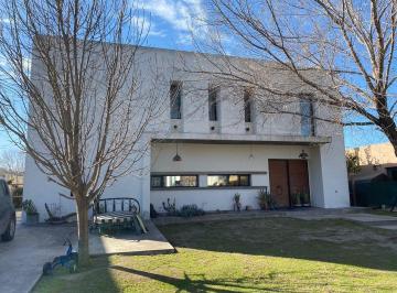 Casa · 220m² · 3 Ambientes · Casa en Venta en Tigre, G. B. a. Zona Norte, Argentina