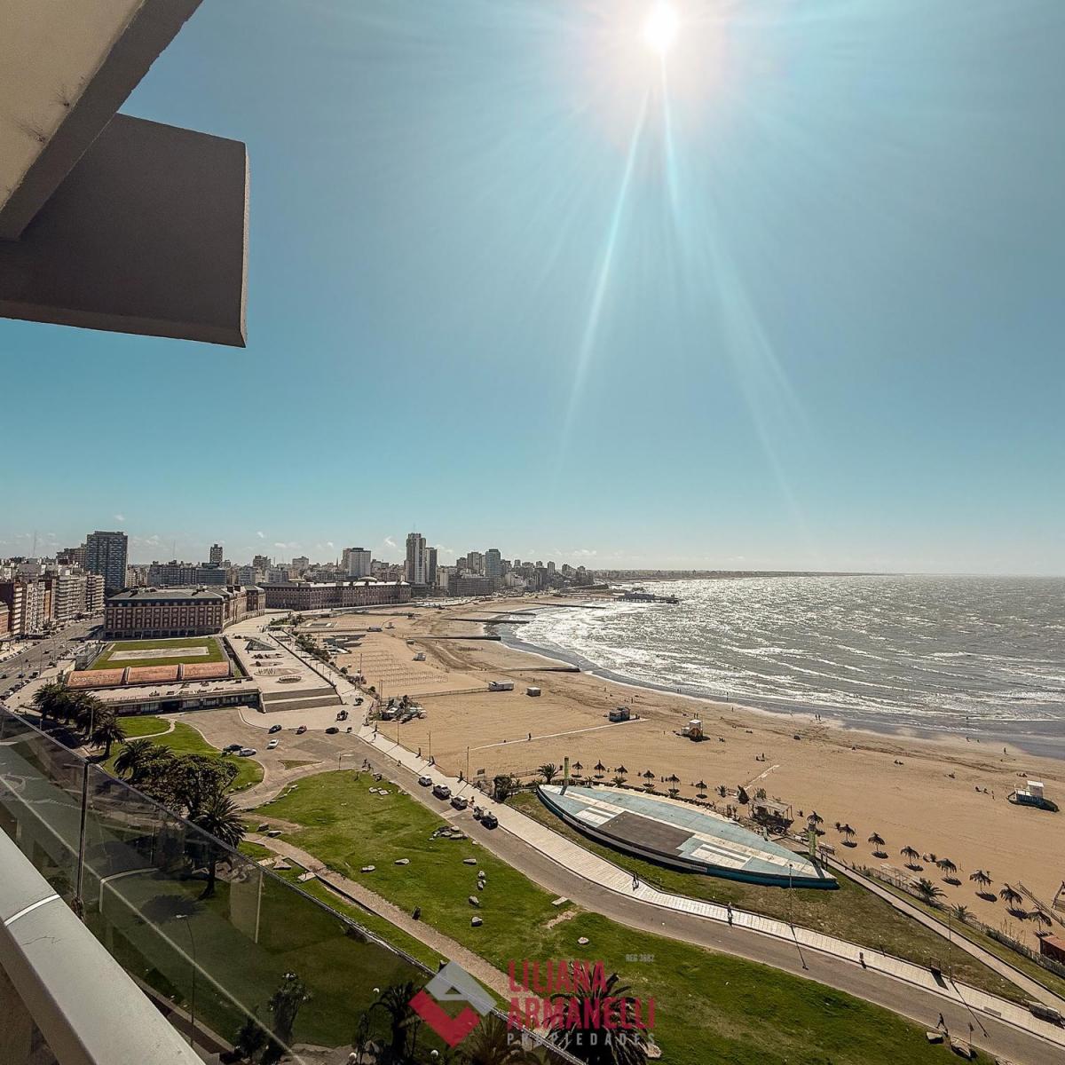 Semipiso de 4 ambientes a estrenar. Frente al mar. Excelente vista panorámica.