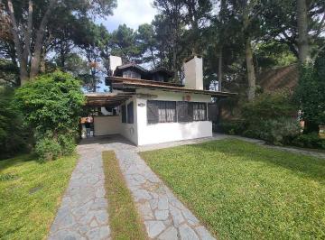 Casa de 4 ambientes, Valeria del Mar · Venta - Hogar de Época Para Amantes de Lo Clásico con Gran Parque.